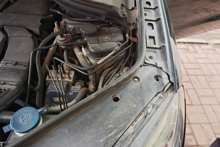 Used Mercedes-Benz M-Class 2014 ML 400 4MATIC Dynamic Model Engine Bay Left