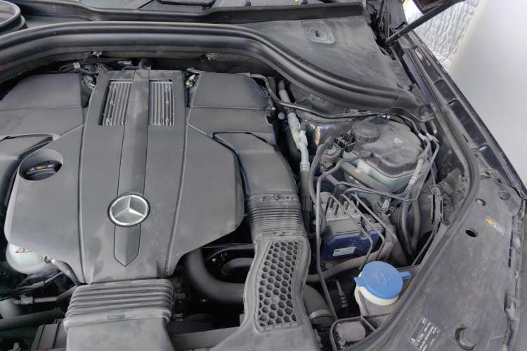 Used Mercedes-Benz M-Class 2014 ML 320 4MATIC Engine Bay Left