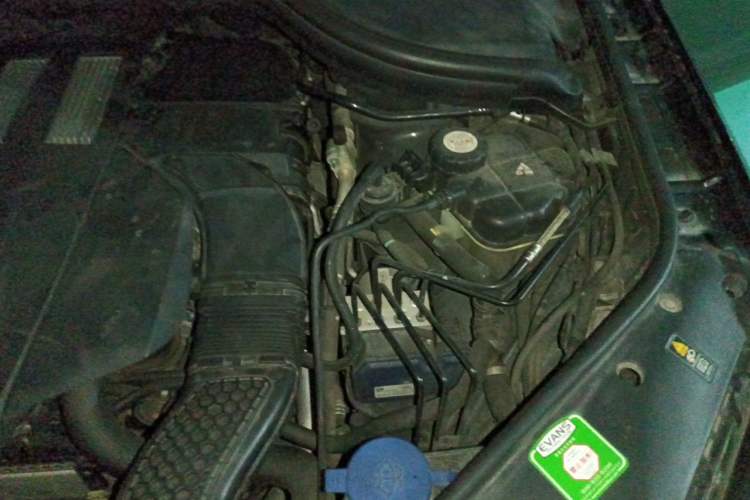 Used Mercedes-Benz M-Class 2014 ML 400 4MATIC Luxury Model Engine Bay Left