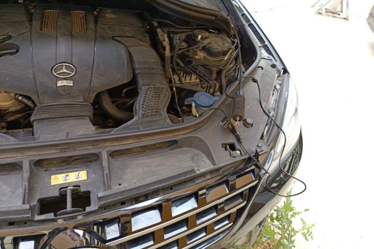 Used Mercedes-Benz M-Class 2014 ML 400 4MATIC Luxury Model Engine Bay Left