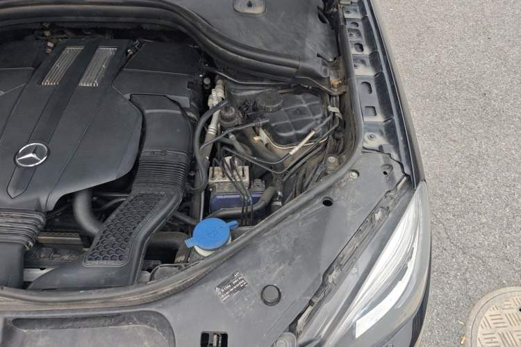 Used Mercedes-Benz M-Class 2014 ML 400 4MATIC Luxury Model Engine Bay Left