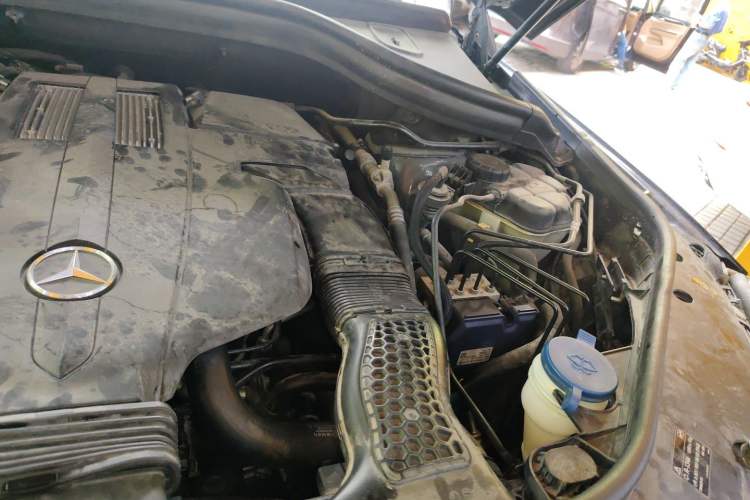 Used Mercedes-Benz M-Class 2014 ML 400 4MATIC Luxury Model Engine Bay Left