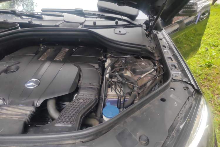 Used Mercedes-Benz M-Class 2014 ML 400 4MATIC Dynamic Model Engine Bay Left