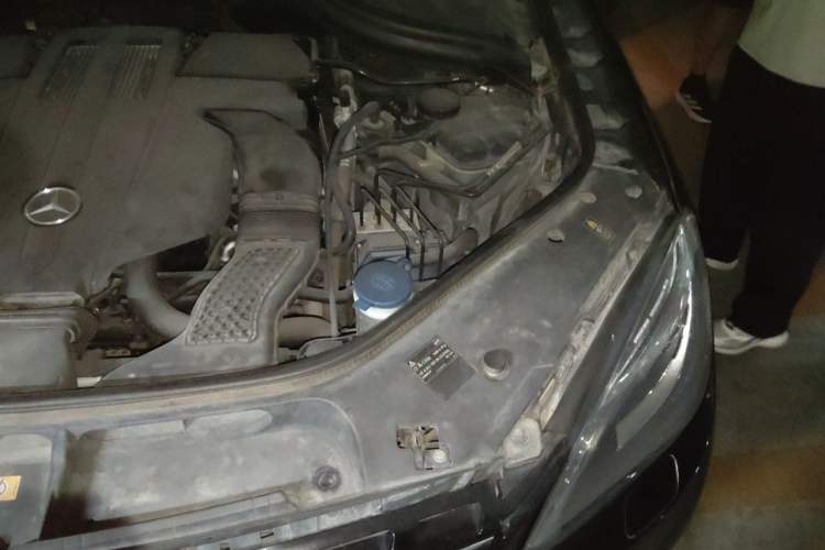Used Mercedes-Benz M-Class 2014 ML 320 4MATIC Engine Bay Left