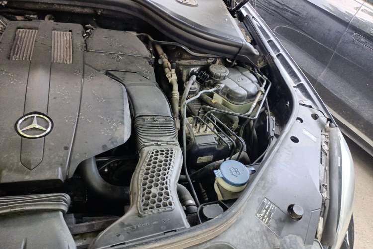 Used Mercedes-Benz M-Class 2014 ML 400 4MATIC Luxury Model Engine Bay Left