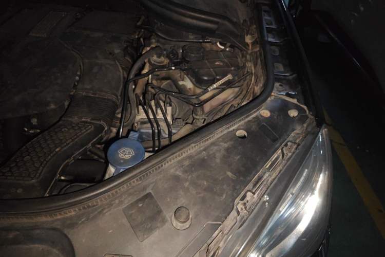 Used Mercedes-Benz M-Class 2014 ML 400 4MATIC Dynamic Model Engine Bay Left