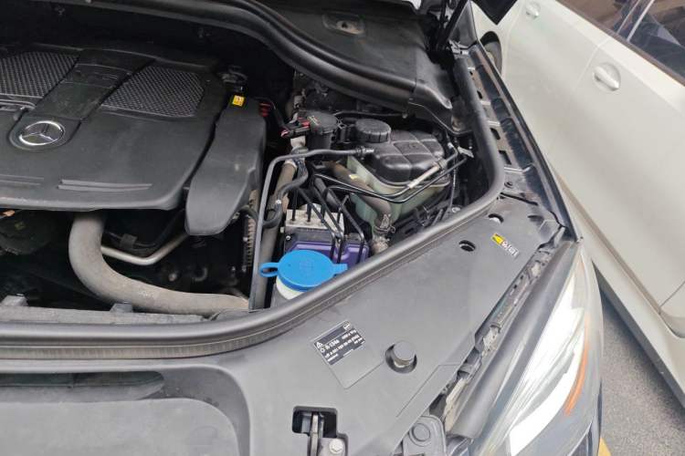 Used Mercedes-Benz M-Class  Engine Bay Left