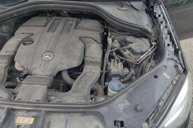 Used Mercedes-Benz M-Class 2014 ML 320 4MATIC Engine Bay Left