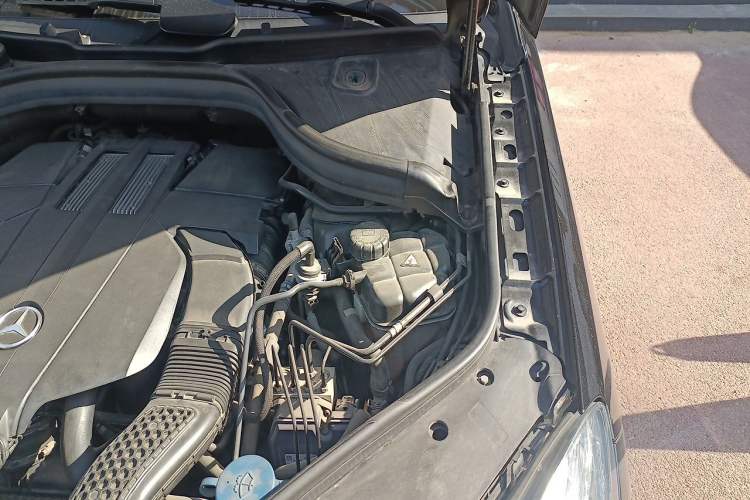 Used Mercedes-Benz M-Class 2014 ML 400 4MATIC Luxury Model Engine Bay Left