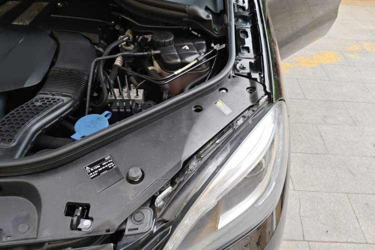 Used Mercedes-Benz M-Class 2014 ML 400 4MATIC Luxury Model Engine Bay Left