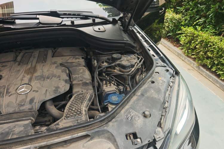 Used Mercedes-Benz M-Class 2014 ML 400 4MATIC Luxury Model Engine Bay Left