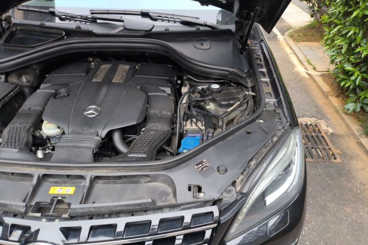 Used Mercedes-Benz M-Class 2014 ML 320 4MATIC Engine Bay Left