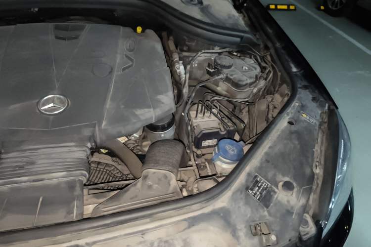 Used Mercedes-Benz M-Class 2014 ML 350 CDI 4MATIC Engine Bay Left