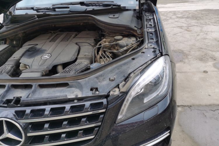 Used Mercedes-Benz M-Class 2014 ML 400 4MATIC Luxury Model Engine Bay Left