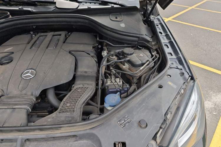 Used Mercedes-Benz M-Class 2014 ML 320 4MATIC Engine Bay Left