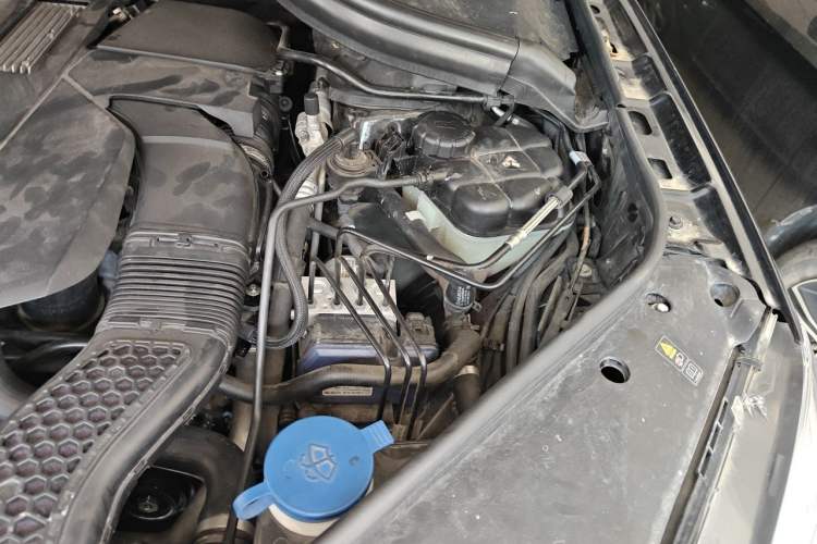 Used Mercedes-Benz M-Class 2014 ML 400 4MATIC Dynamic Model Engine Bay Left