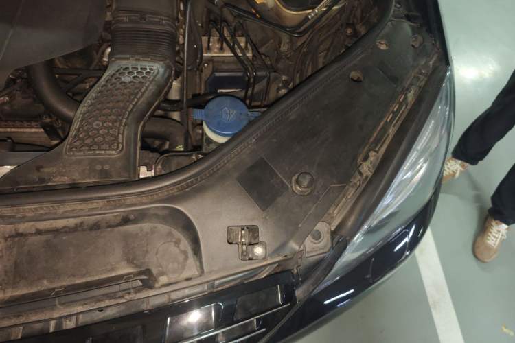 Used Mercedes-Benz M-Class 2014 ML 400 4MATIC Dynamic Model Engine Bay Left