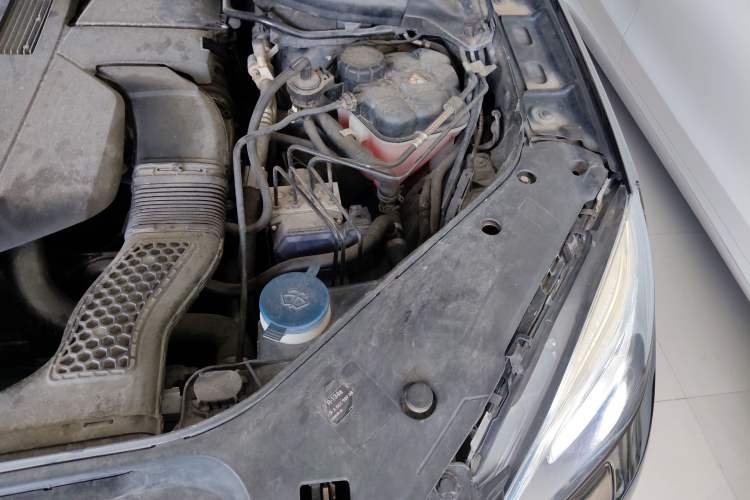 Used Mercedes-Benz M-Class 2014 ML 400 4MATIC Dynamic Model Engine Bay Left