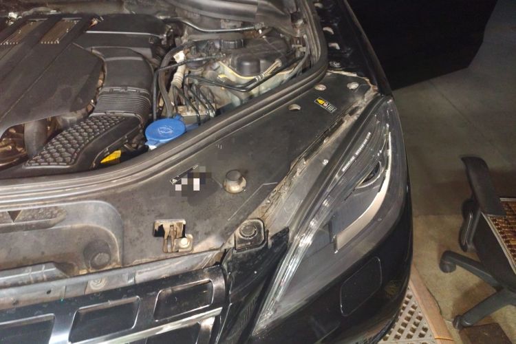 Used Mercedes-Benz M-Class 2014 ML 320 4MATIC Engine Bay Left
