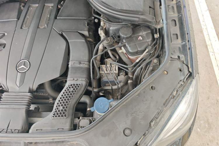 Used Mercedes-Benz M-Class 2014 ML 320 4MATIC Engine Bay Left