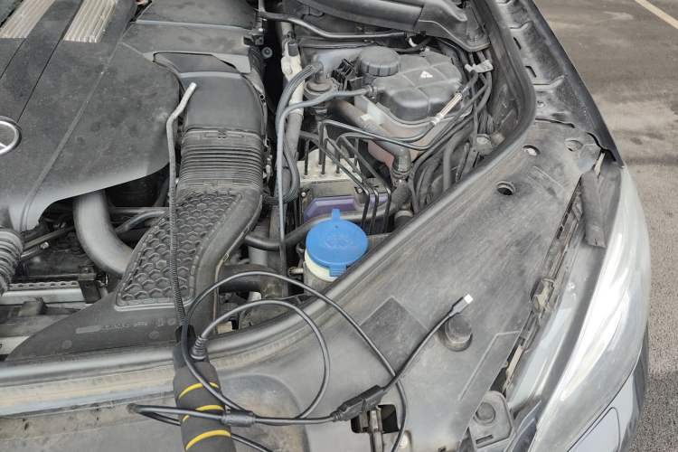 Used Mercedes-Benz M-Class 2014 ML 320 4MATIC Engine Bay Left