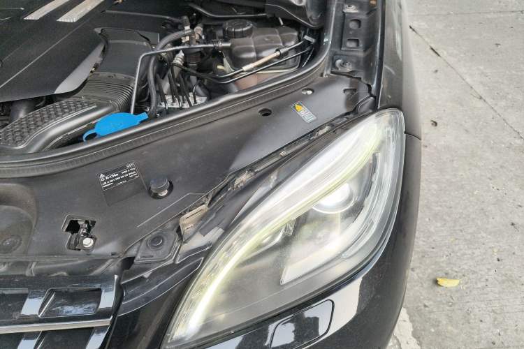 Used Mercedes-Benz M-Class 2014 ML 400 4MATIC Luxury Model Engine Bay Left