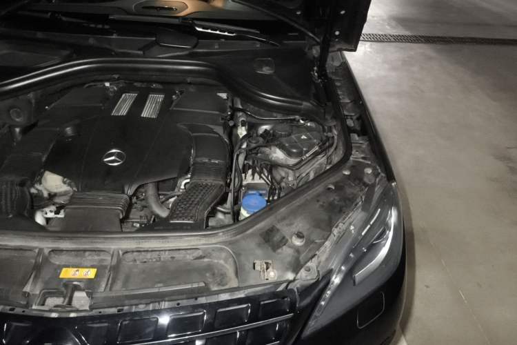 Used Mercedes-Benz M-Class 2014 ML 320 4MATIC Engine Bay Left