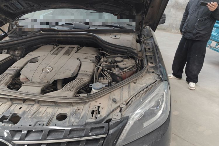 Used Mercedes-Benz M-Class 2014 ML 320 4MATIC Engine Bay Left