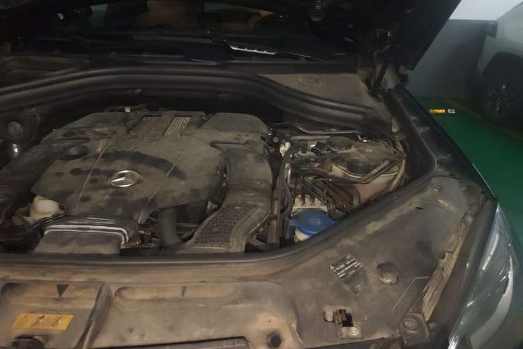 Used Mercedes-Benz M-Class 2014 ML 400 4MATIC Luxury Model Engine Bay Left