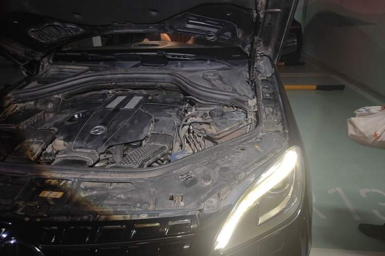 Used Mercedes-Benz M-Class 2014 ML 320 4MATIC Engine Bay Left