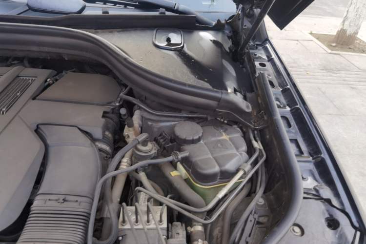 Used Mercedes-Benz M-Class 2014 ML 400 4MATIC Luxury Model Engine Bay Left