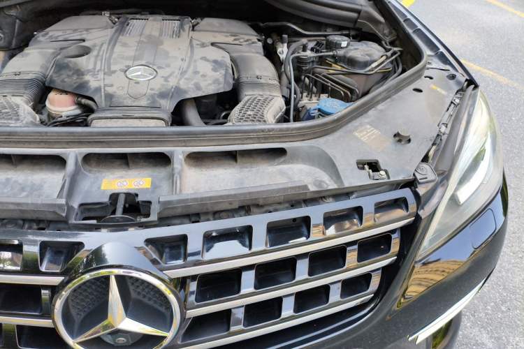 Used Mercedes-Benz M-Class 2014 ML 320 4MATIC Engine Bay Left