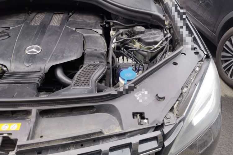 Used Mercedes-Benz M-Class 2014 ML 320 4MATIC Engine Bay Left