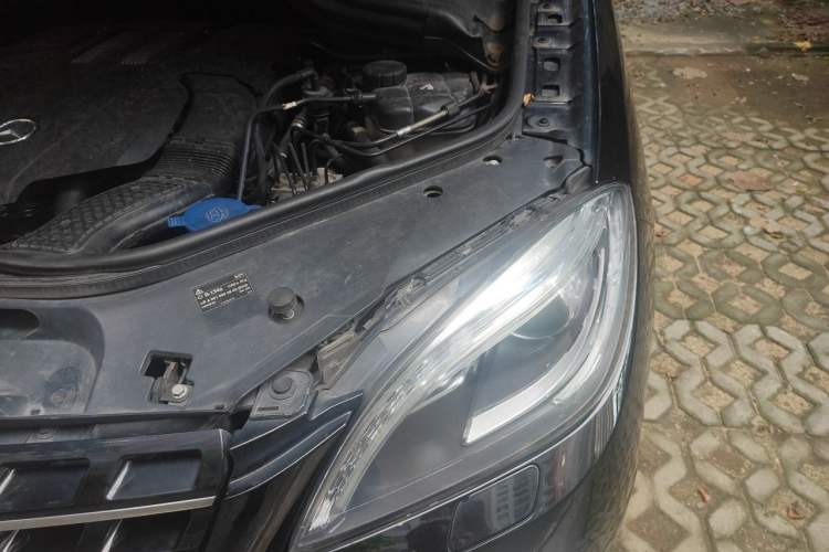 Used Mercedes-Benz M-Class 2014 ML 400 4MATIC Luxury Model Engine Bay Left