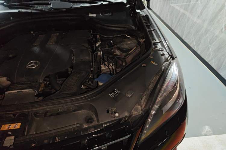 Used Mercedes-Benz M-Class 2014 ML 400 4MATIC Luxury Model Engine Bay Left