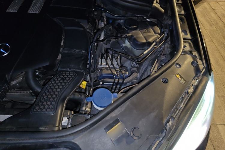 Used Mercedes-Benz M-Class 2014 ML 320 4MATIC Engine Bay Left