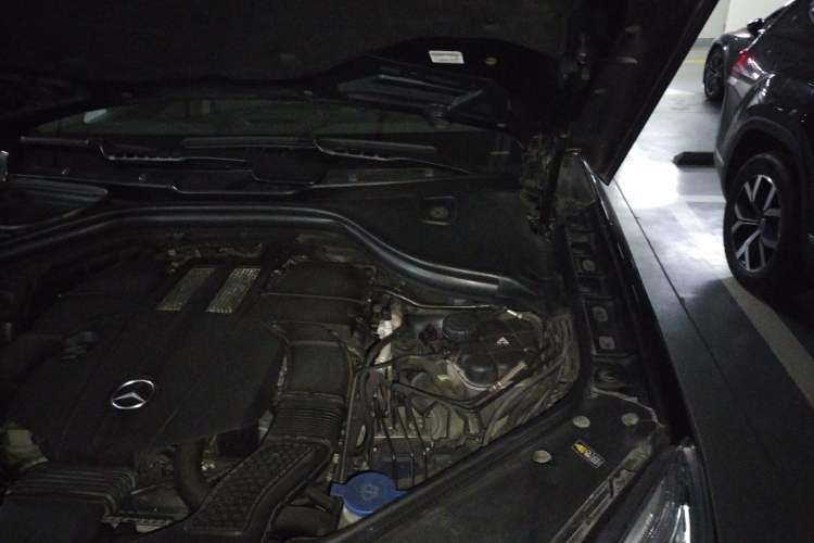 Used Mercedes-Benz M-Class 2014 ML 320 4MATIC Engine Bay Left