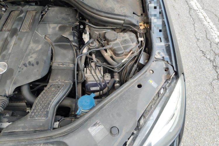 Used Mercedes-Benz M-Class 2014 ML 320 4MATIC Engine Bay Left