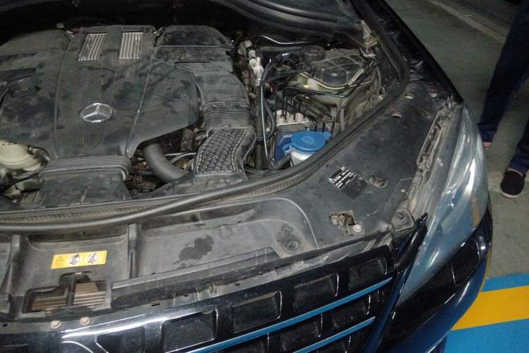 Used Mercedes-Benz M-Class 2014 ML 320 4MATIC Engine Bay Left