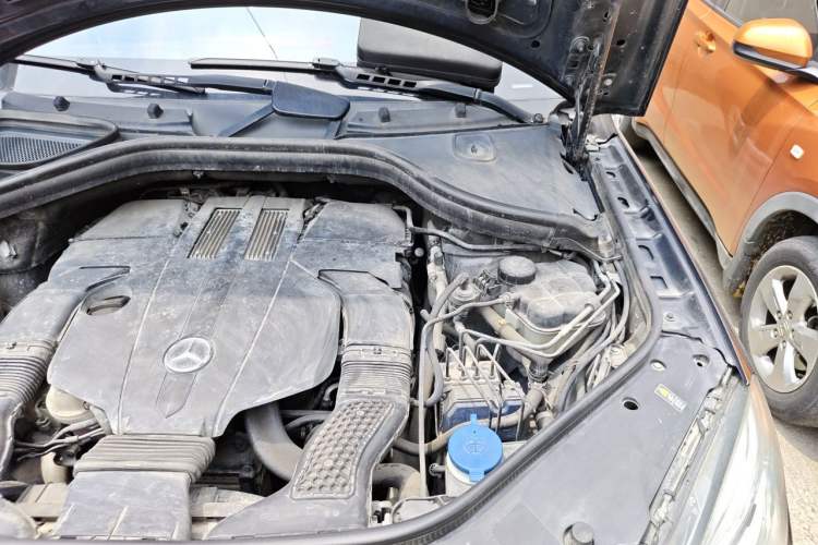 Used Mercedes-Benz M-Class 2014 ML 400 4MATIC Luxury Model Engine Bay Left