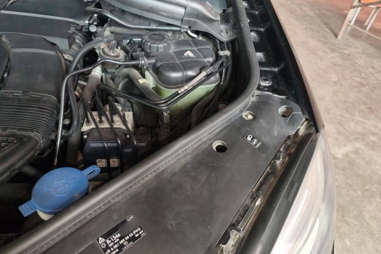 Used Mercedes-Benz M-Class 2014 ML 400 4MATIC Luxury Model Engine Bay Left