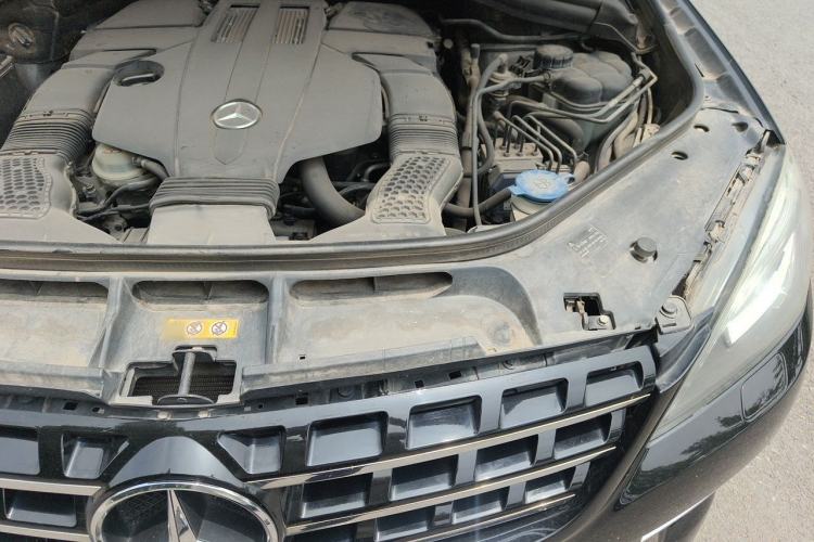 Used Mercedes-Benz M-Class 2014 ML 320 4MATIC Engine Bay Left