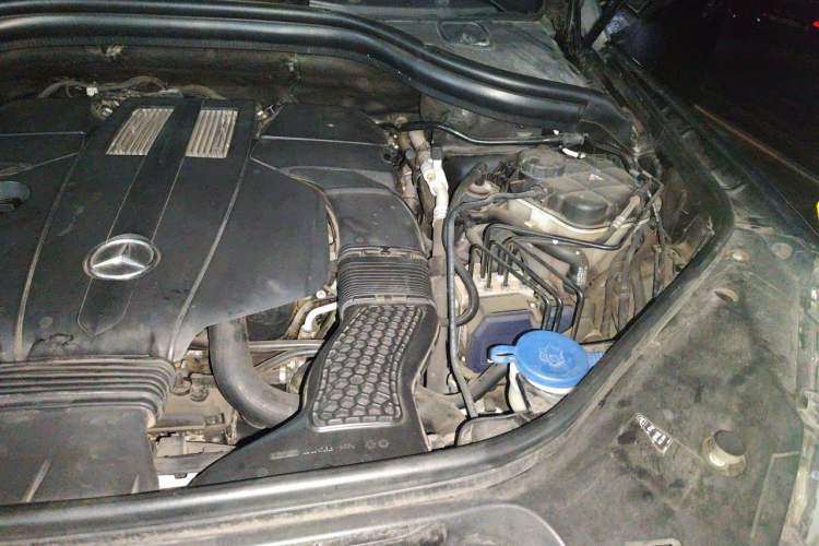 Used Mercedes-Benz M-Class 2014 ML 400 4MATIC Luxury Model Engine Bay Left