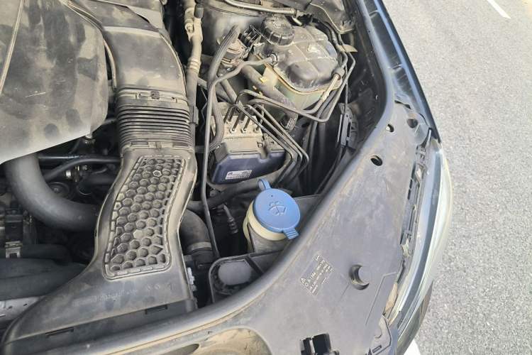 Used Mercedes-Benz M-Class 2014 ML 320 4MATIC Engine Bay Left