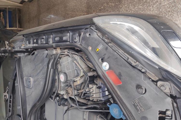 Used Mercedes-Benz M-Class 2014 ML 400 4MATIC Luxury Model Engine Bay Left