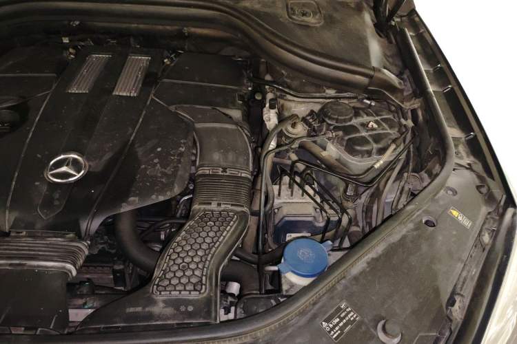 Used Mercedes-Benz M-Class 2014 ML 320 4MATIC Engine Bay Left