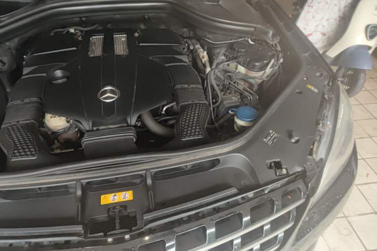 Used Mercedes-Benz M-Class 2014 ML 400 4MATIC Luxury Model Engine Bay Left