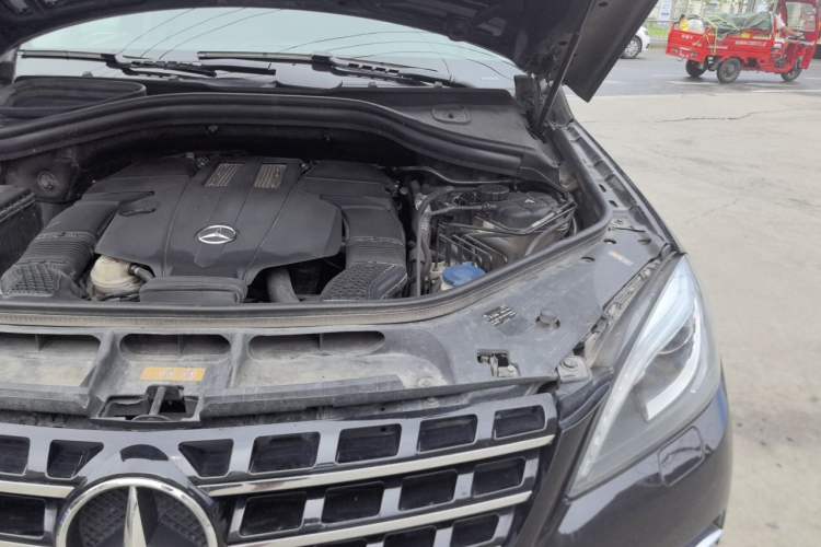 Used Mercedes-Benz M-Class  Engine Bay Left