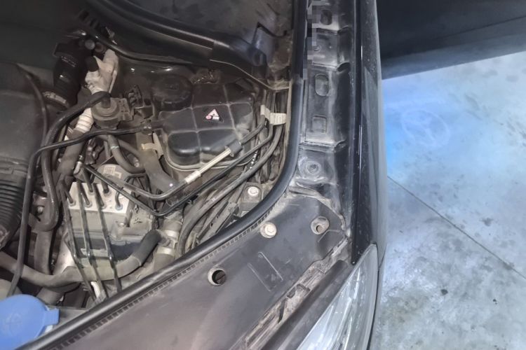 Used Mercedes-Benz M-Class 2014 ML 400 4MATIC Luxury Model Engine Bay Left