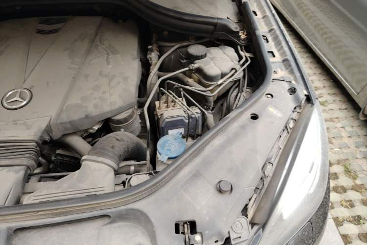 Used Mercedes-Benz M-Class 2014 ML 350 CDI 4MATIC Engine Bay Left